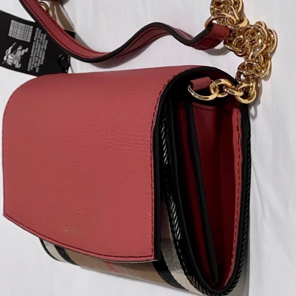 Burberry chain on wallet - Picture 2 of 2